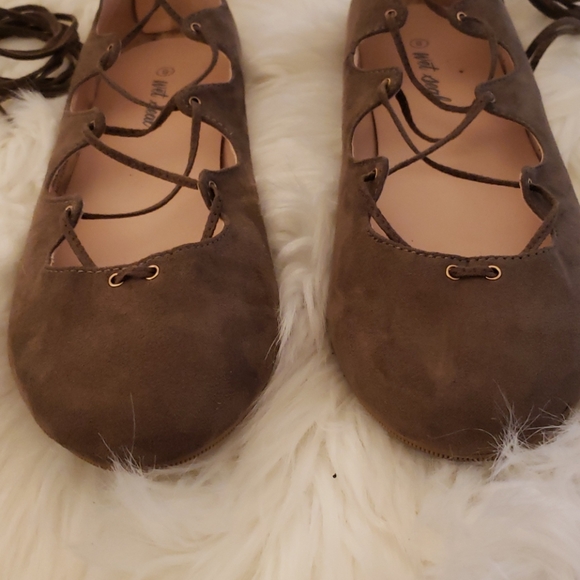 🔥🔥Taupe Ballerina Tie up Flats Size 8 - Picture 2 of 7